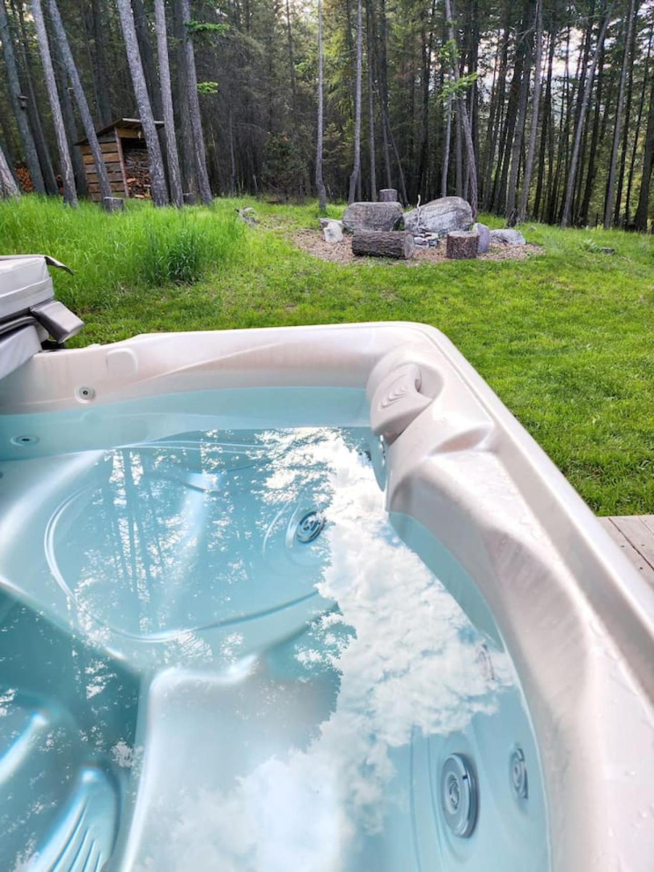 Blacktail Cabin Hideaway With Hot Tub Lakeside Exterior foto
