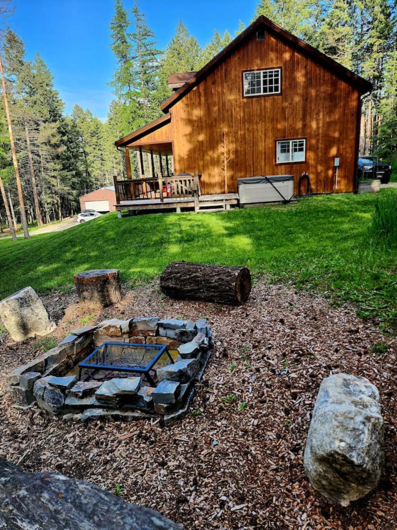 Blacktail Cabin Hideaway With Hot Tub Lakeside Exterior foto